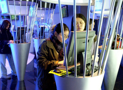 Asia y los países emergentes, que ya dominan la producción de equipos, están llamados a tomar el relevo tambiénrnen la comunicación.