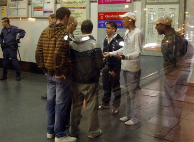 A LA BÚSQUEDA DE 'SIN PAPELES'