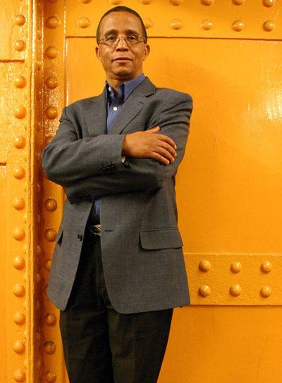 A través del protagonista de su novela, Jasmina Khadra reivindica en 