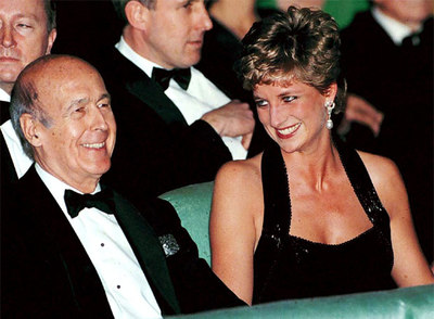 Valéry Giscard d'Estaing, con Diana de Gales en 1994.