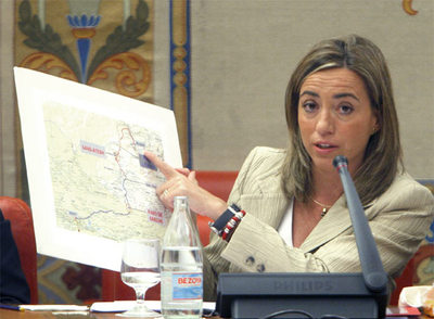 La ministra de Defensa, Carme Chacón, durante su comparecencia en el Congreso.