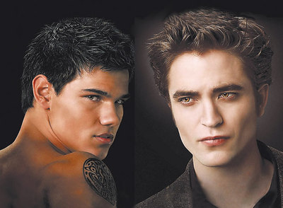  Taylor Lautner (izquierda) y Robert Pattinson: el chico-lobo y el vampiro  teen,  enfrentados por conquistar a Kristen Stewart (Bella) en  Luna nueva.  