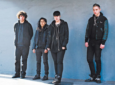  De izquierda a derecha, Jamie Smith, Baria Qureshi, Romy Madley Croft y Oliver Sim, The xx, retrato de la negrura adolescente. 