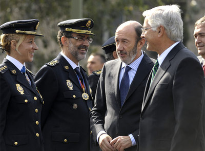 PERROS Y DESACTIVACIÓN DE BOMBAS