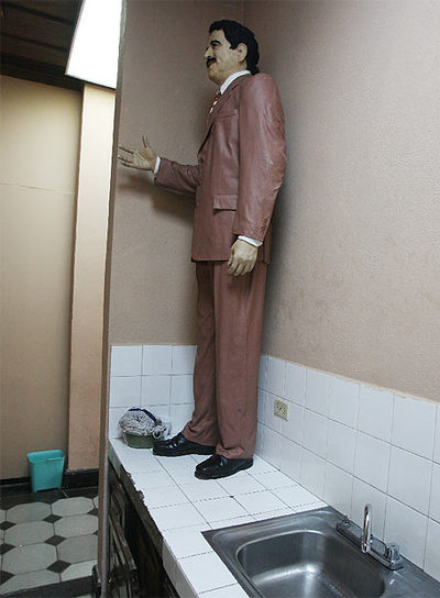 Zelaya, en el tocador de señoras