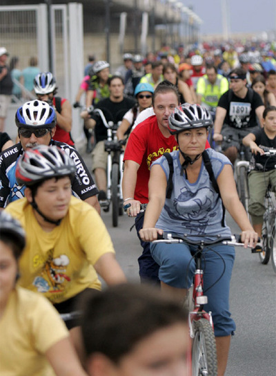 La bicicleta toma el mando unas horas en Alicante