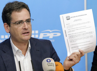 Antonio Basagoiti ayer en la sede de su partido.