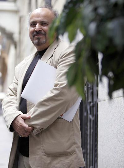 Ahmadi grabó el primer anuncio de la historia de Afganistán.