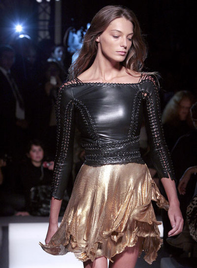 Una modelo de Balmain para verano de 2010.