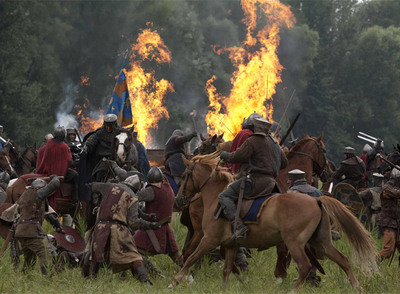 Fotograma de la versión televisiva de  Los pilares de la tierra. 