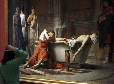  Aspecto de las nuevas salas del museo,     con  La muerte de Séneca, de Manuel Domínguez, de fondo.