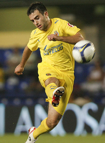 Rossi, en un remate a puerta.