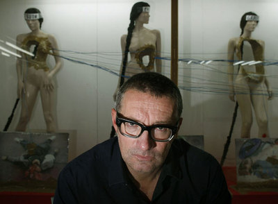 Thomas Hirschhorn, ayer junto a la instalación  Ingrowth. 
