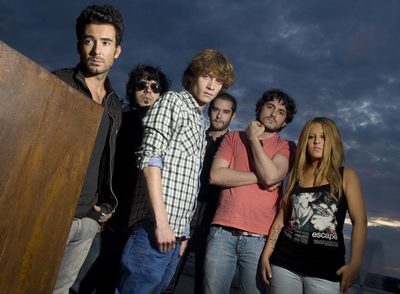 El grupo You Don't Know Me y la cantante Anyta.