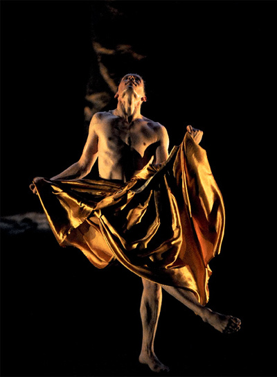 Tero Saarinen, en  Blue lady .