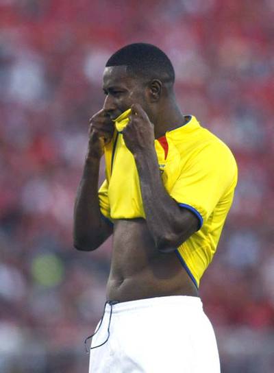El ecuatoriano Edison Méndez se lamenta por la derrota de su selección.