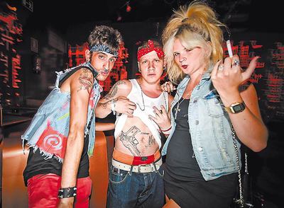  ¿Punk?  ¿Dance? ¿Skate?  Qué más da, si lo puedes mezclar todo en las noches anárquicas de Madrid o  Barcelona. 