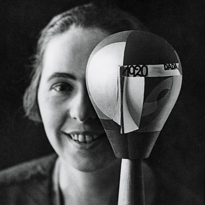 Sophie Taeuber, con su obra 