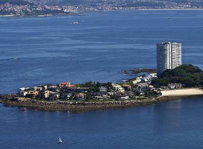 Una senda peatonal para la isla privada de Toralla