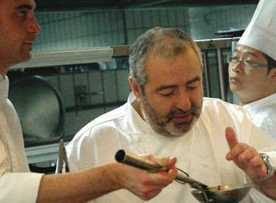 El  chef  Santi Santamaría convoca seis talleres culinarios en Madrid y Barcelona.