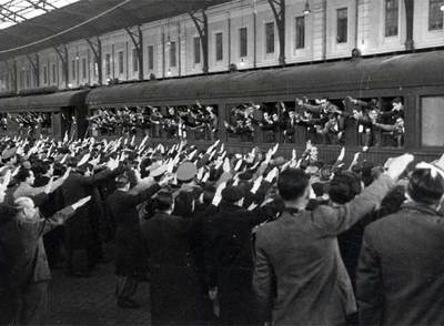 Despedida de españoles que se iban a trabajar a la Alemania nazi.