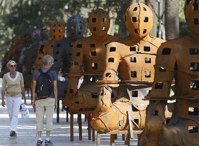 Guardianes de hierro en el parque de Málaga
