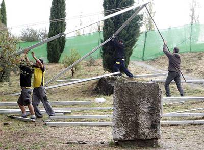 Carpas para proteger a Lorca