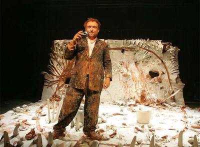 Barceló y Nadj llenan de color y baile las Caballerizas Reales de Córdoba