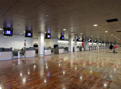 La nueva terminal de El Prat vacía  el 'viejo' aeropuerto