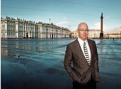 El escritor irlandés John Boyne ha escrito su nuevo libro caminando por San Petersburgo. Allí quiso captar la esencia de la rnRusia de los zares.