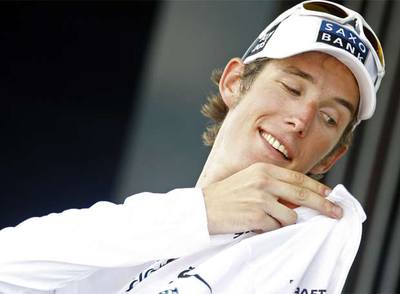 Andy Schleck, con el  maillot  blanco de mejor joven del Tour de 2009.