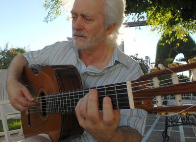 Manolo Sanlúcar, el año pasado en su casa de Sanlúcar de Barrameda (Cádiz).rnDe izquierda a derecha, José Luis Gómez, Nazario y Víctor Pérez Escolano.