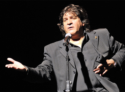 Vicente Soto  Sordera,  durante su actuación en la estación de Chamartín.
