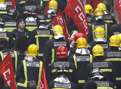 Bomberos de toda Galicia protestan por la gestión privada de las emergencias