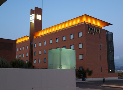 Fachada del establecimiento cartaginés de la cadena de hoteles  low cost  Posadas de España.