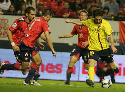 Messi se dispone a disparar frente a Flaño.