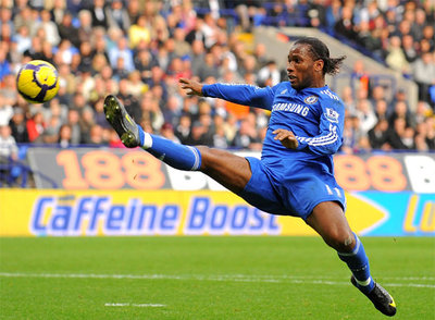 Drogba, durante un partido de la  Premier  con el Chelsea.