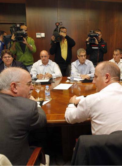 Aspecto de la reunión, ayer en el Ministerio de Industria.