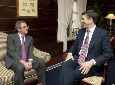 El presidente de Telefónica, César Alierta, y  el   lehendakari   Patxi López, en su entrevista del pasado lunes.