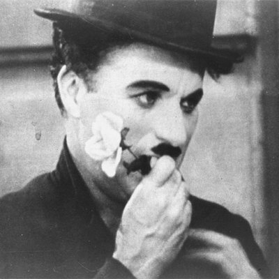 Charles Chaplin, en un fotograma de  Luces de la ciudad. 