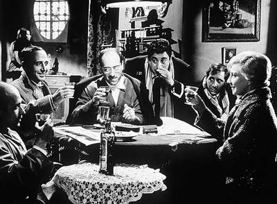 De izquierda a derecha, Agustín González, Manuel Aleixandre, José Luis López Vázquez, Cassen, Alfredo Landa y Gracita Morales en  Atraco a las tres .