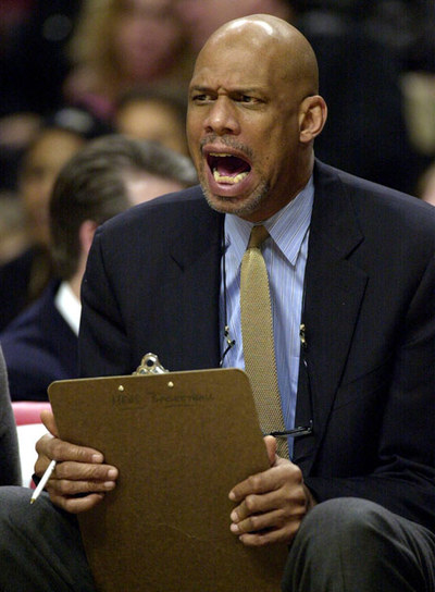 Kareem Abdul-Jabbar, en un partido de Los Lakers.