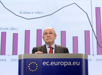 El comisario Joaquín Almunia durante la conferencia de prensa, ayer en Bruselas.