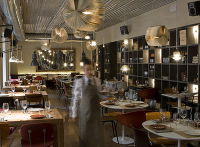 El interiorismo del bar Tomate está firmado por Sandra Tarruella.