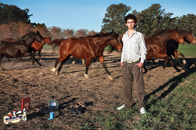 Ariel Passamani  rnEstudiante, 17 años, pensador, católico, gaucho, actor, político futuro, hijo de separados, con alta conciencia de sí y su entorno. Estudia en la capital de El Chaco. Aquí, retratado en la finca Haras Carampangue.
