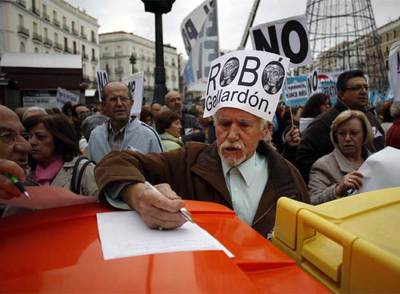 Gritos y firmas contra el 'basurazo'