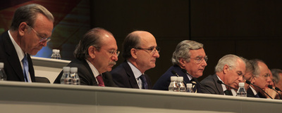 Isidre Fainé (La Caixa), Luis del Rivero (Sacyr) y Antonio Brufau, de izquierda a derecha, junto a otros consejeros en la junta de Repsol.