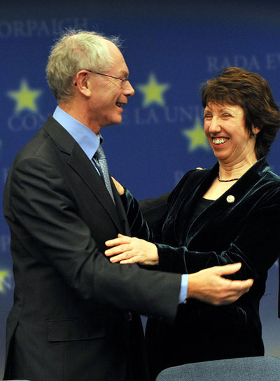 Herman Van Rompuy, nuevo presidente europeo, y Catherine Ashton,  ministra  de Exteriores, en Bruselas.