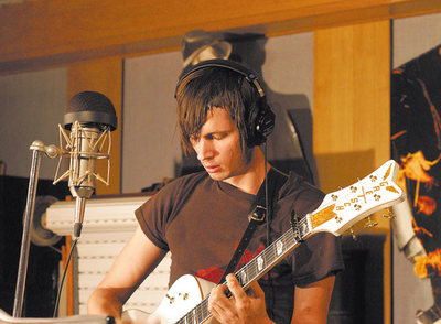  Como  dj,  Sideral promulgó la cópula hedonista entre pop y electrónica. Con  Canciones siderales,  su disco póstumo, Aleix Vergés quiso demostrar que otro pop en castellano es posible. 