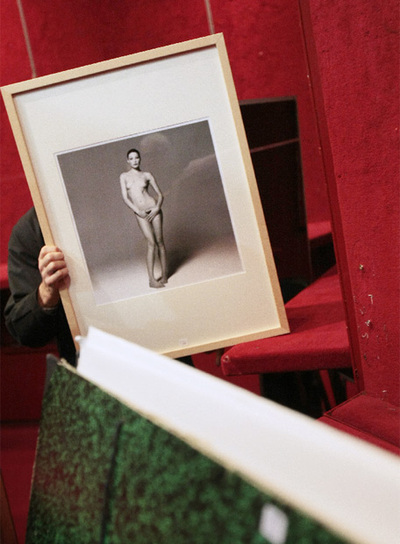 El desnudo de Bruni ya no vende